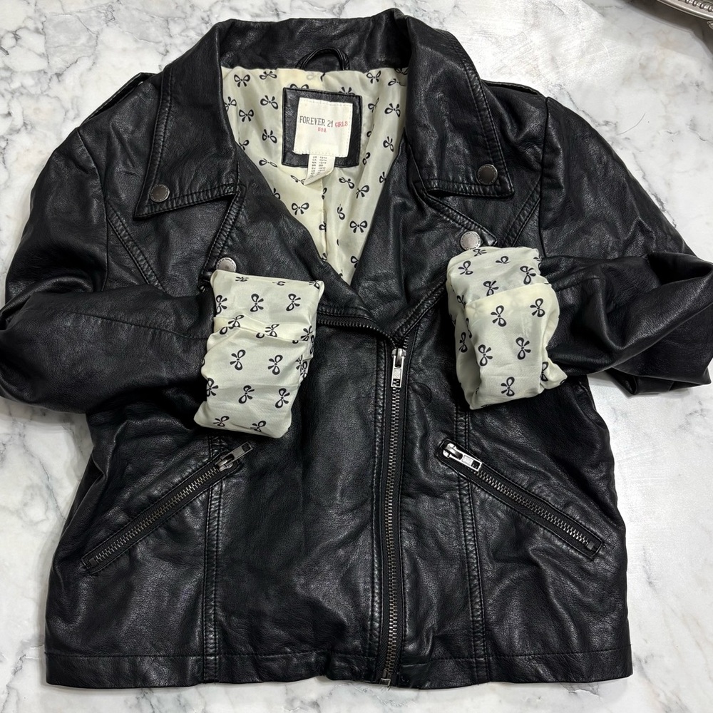 Forever 21 Girls Black and White Patterned Lining
